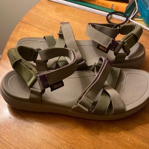 Teva sandborn Mia sandal size 10 woman.
